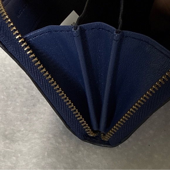 Lot of 3 Compact Wallets 2 Coach Black Flowers and Pink and 1 Blue Marc Jacobs - Picture 13 of 16